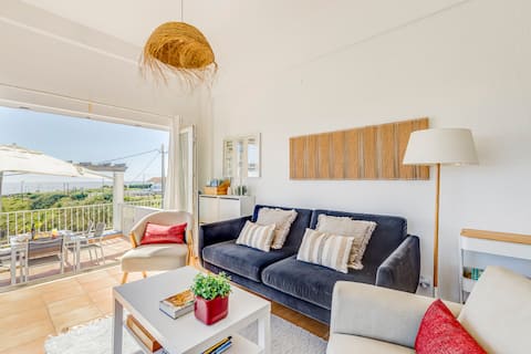Airbnb em destaque: Wonderul views apartment + terrace en el Alentejo em Porto Covo