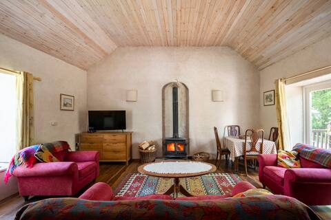 Successful Airbnb property: The Avish Cottage: 18th-century Irish farmhouse in Derry And Strabane District