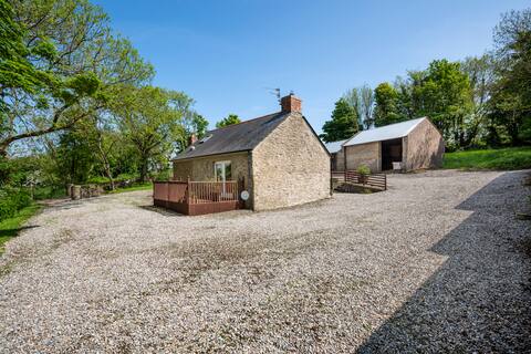 The Avish Cottage: 18th-century Irish farmhouse