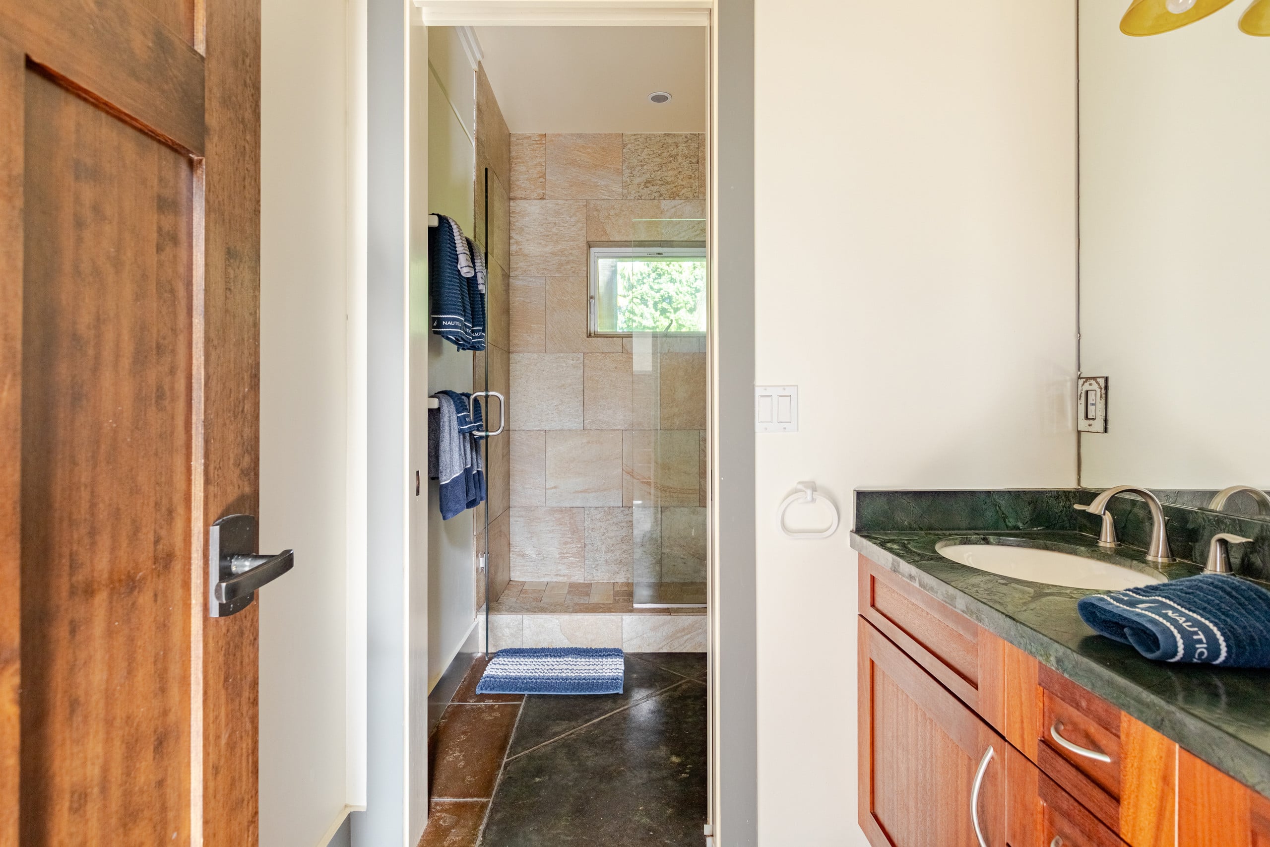 Oceanfront gated estate w/heated saltwater pool. - Photo 28