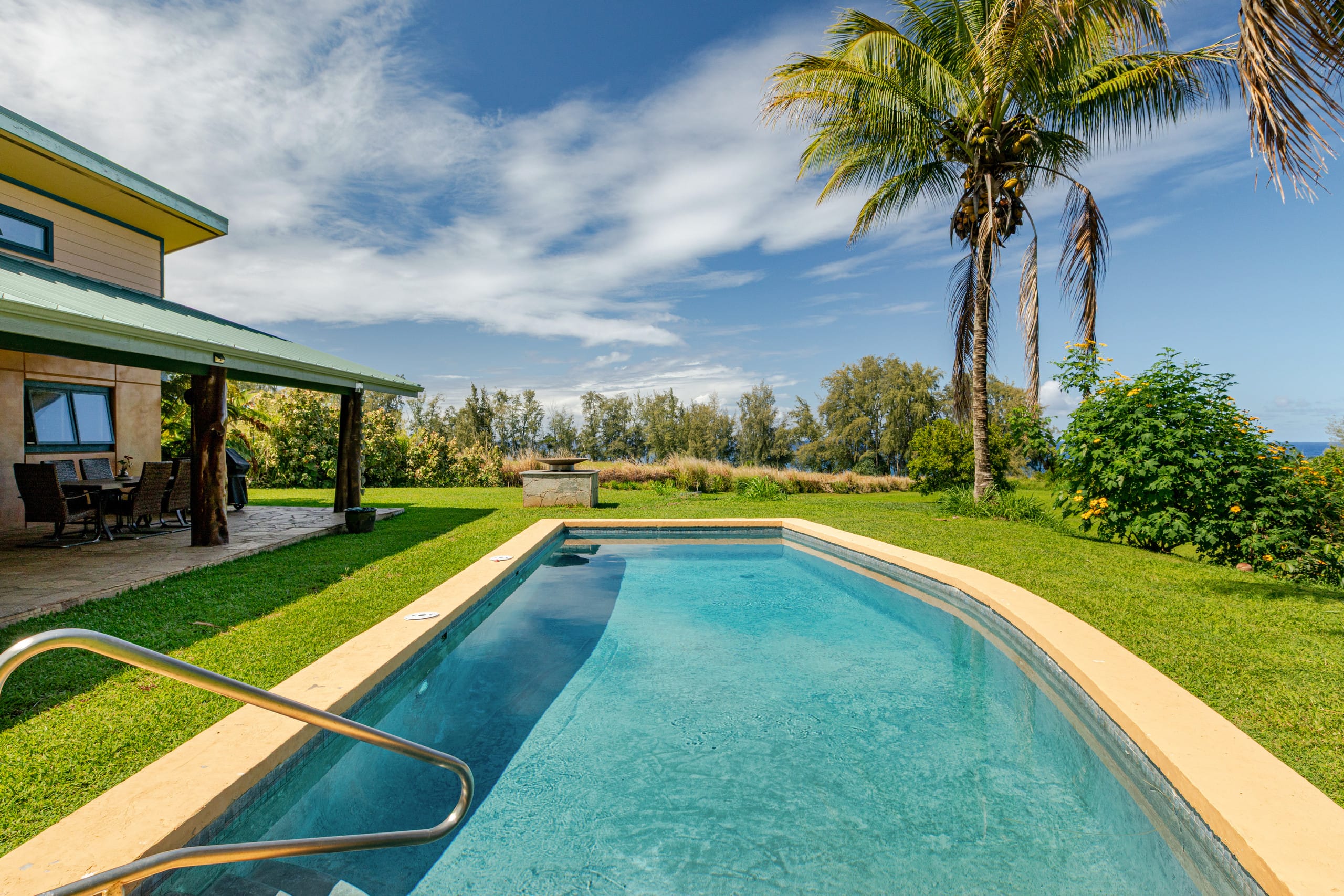 Oceanfront gated estate w/heated saltwater pool. - Photo 51