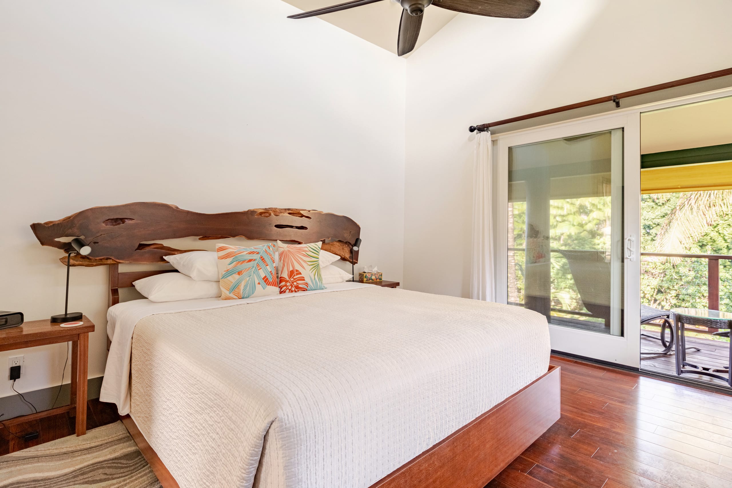 Oceanfront gated estate w/heated saltwater pool. - Photo 11