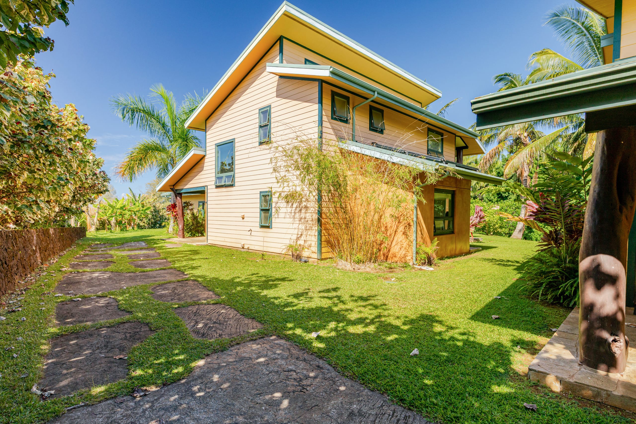 Oceanfront gated estate w/heated saltwater pool. - Photo 46