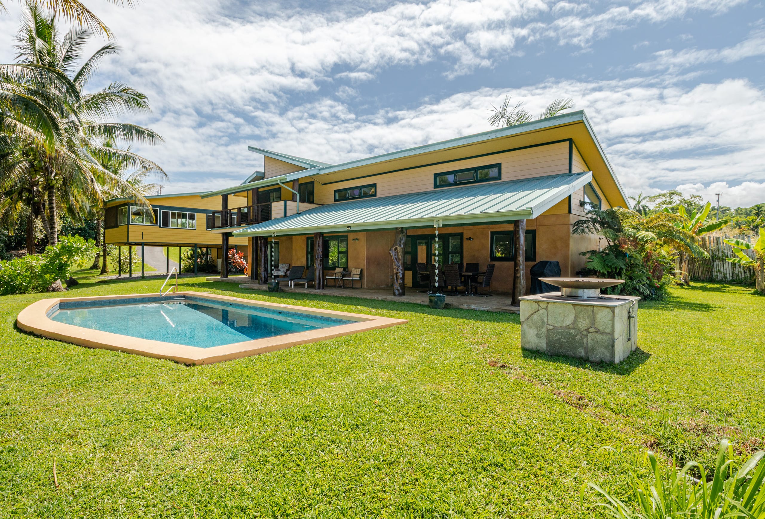 Oceanfront gated estate w/heated saltwater pool. - Photo 34