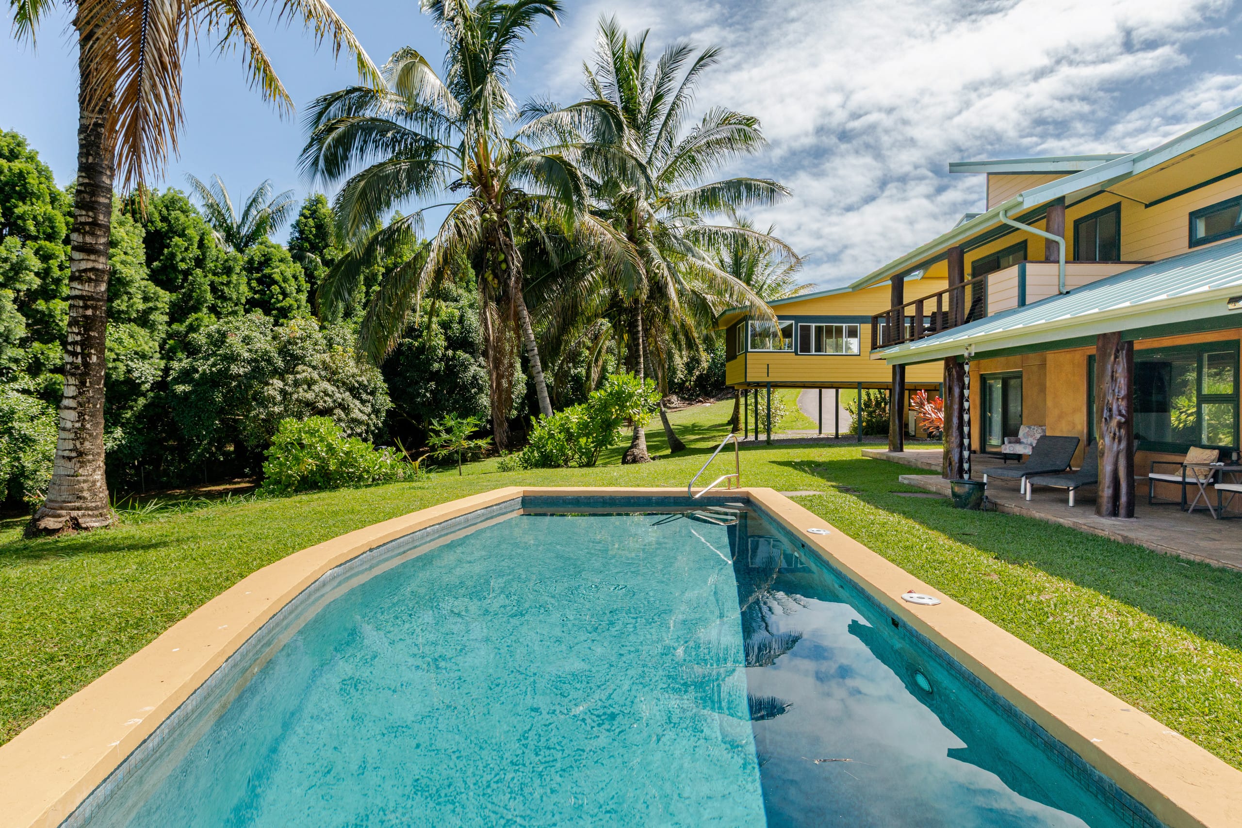Oceanfront gated estate w/heated saltwater pool. - Photo 48