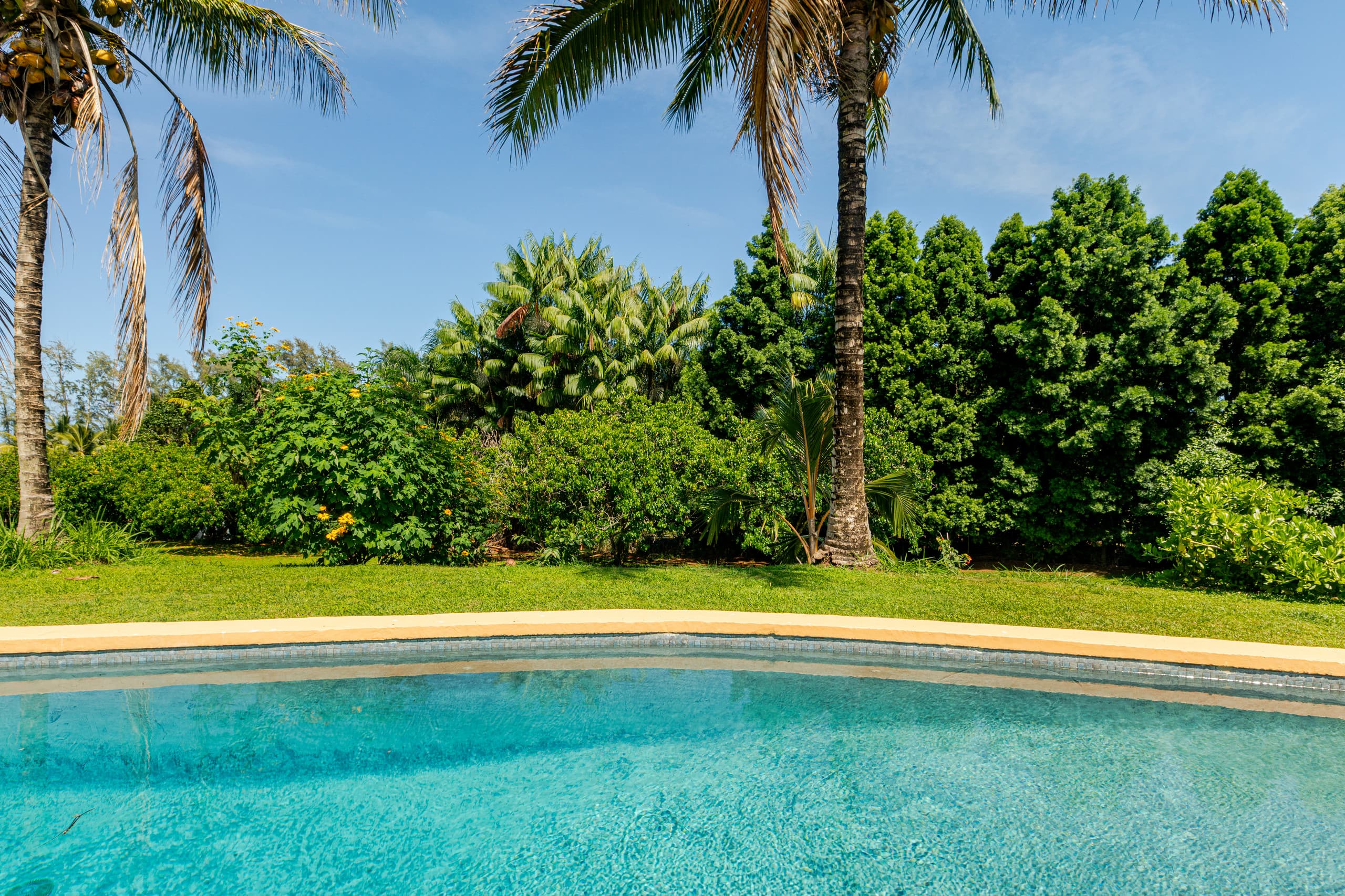 Oceanfront gated estate w/heated saltwater pool. - Photo 50