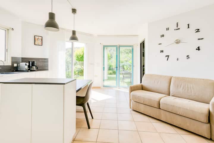 Appart. Dans Villa Au Calme, Vue Mer Et Campagne - Golfe-Juan
