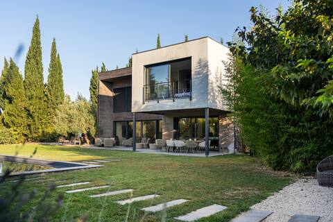 Designer wood frame house & pool 16x5 meters