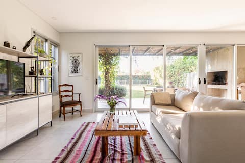 Popular Airbnb listing: • Impeccable house with pool • ~ "Casa Hornero" in Departamento Luján De Cuyo