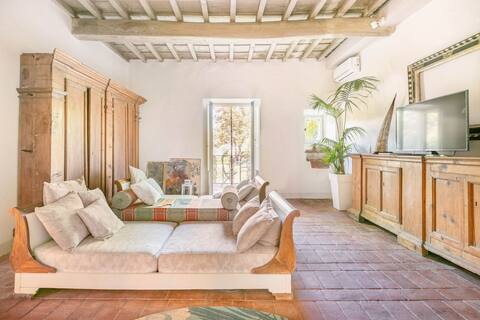 Isola del Pittore, house in historic Tuscan Villa