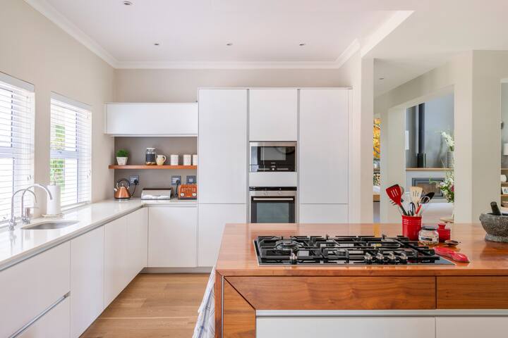 Rustic Modern Design Home with Backyard Pool gallery image 4