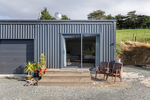 Successful Airbnb property: Mihiwaka shed stay in Dunedin City