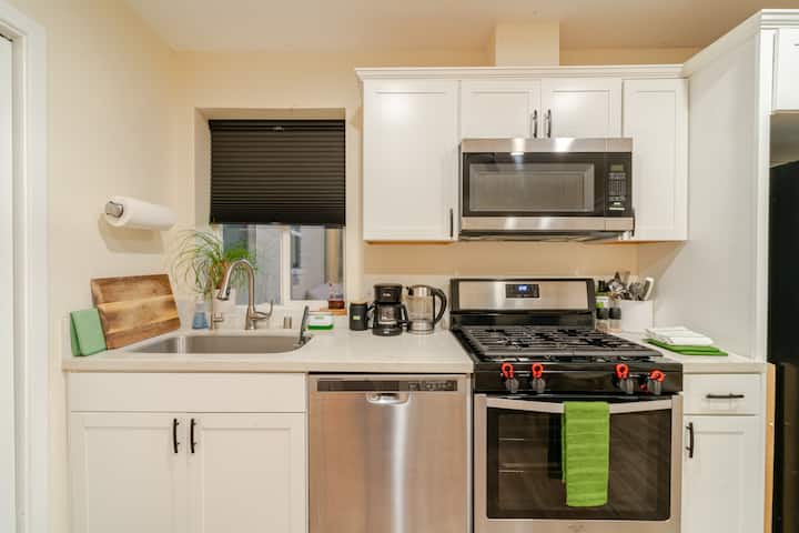 Central Guest House With Private Yard - San Diego, CA