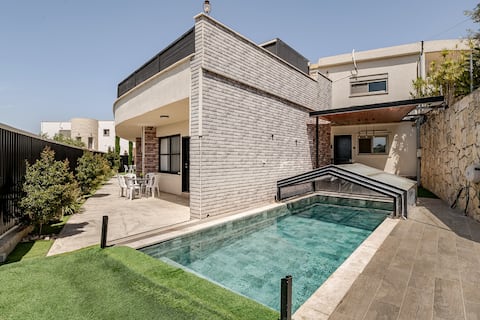 Private complex for families of up to 20 people, heated pool, 4 units