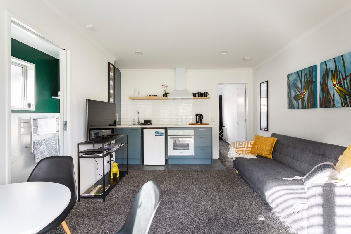 Top performing Airbnb: Cosy hideaway in Lake Hayes Estate Shotover Country