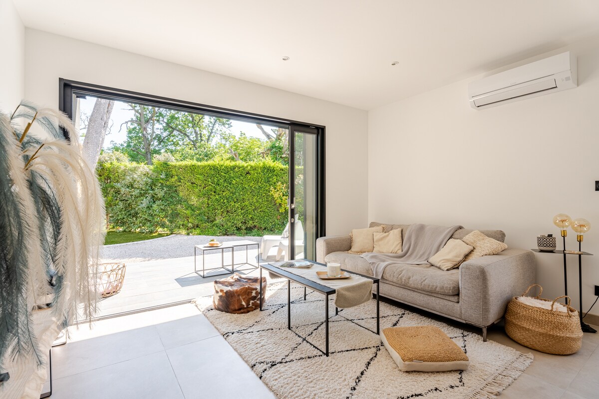 Annonce Airbnb populaire: The Clue Garden à Marseille 11e Arrondissement