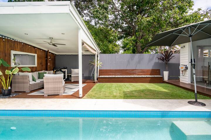 Bayside Luxury Retreat gallery image 3