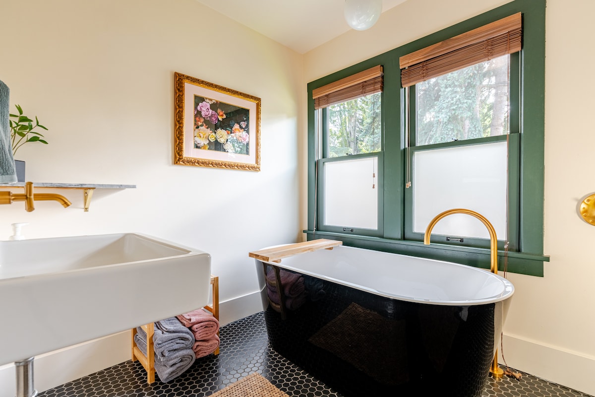 Greenlake Suite