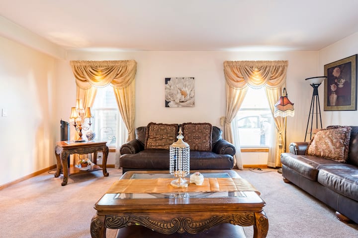 Home In Glen Ellyn - Wheaton, IL