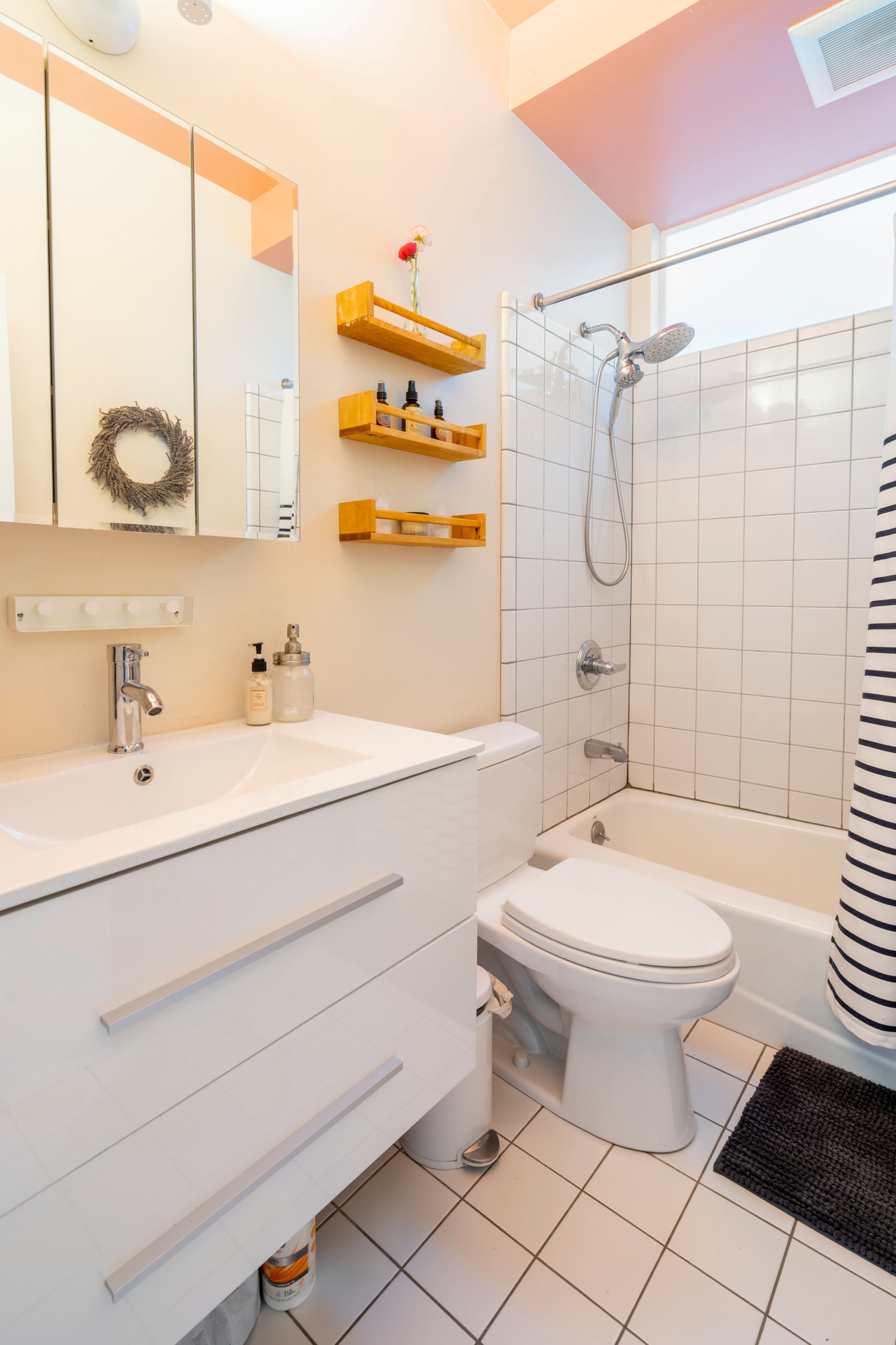 Home in San Francisco · ★4.91 · 3 bedrooms · 4 beds · 2 baths - Image 25