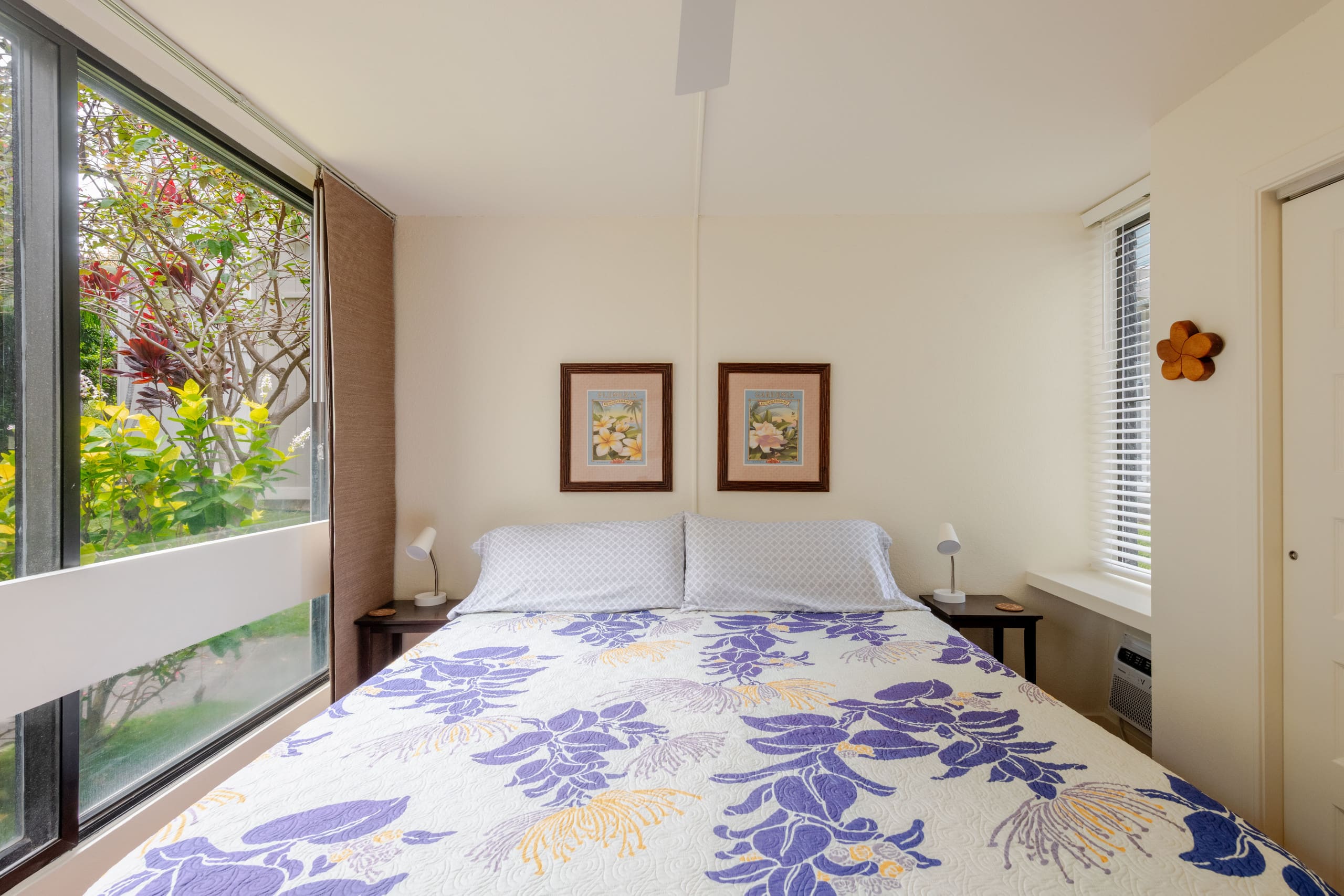 Ideal Location, in Town, Clean and Convenient - Image 14