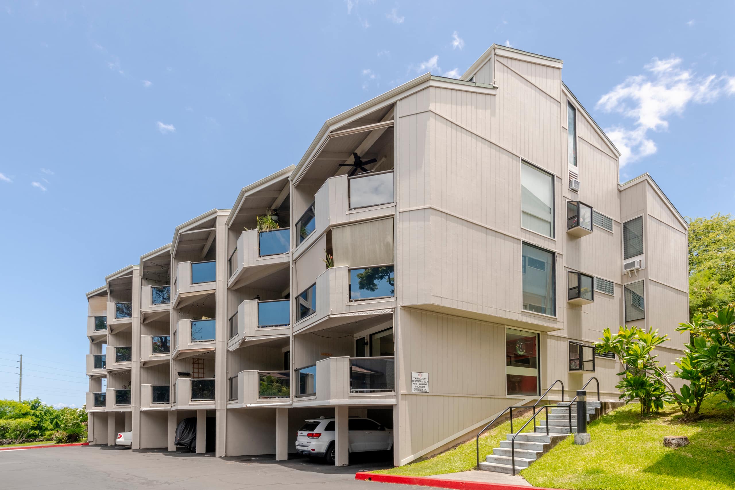 Ideal Location, in Town, Clean and Convenient - Image 21