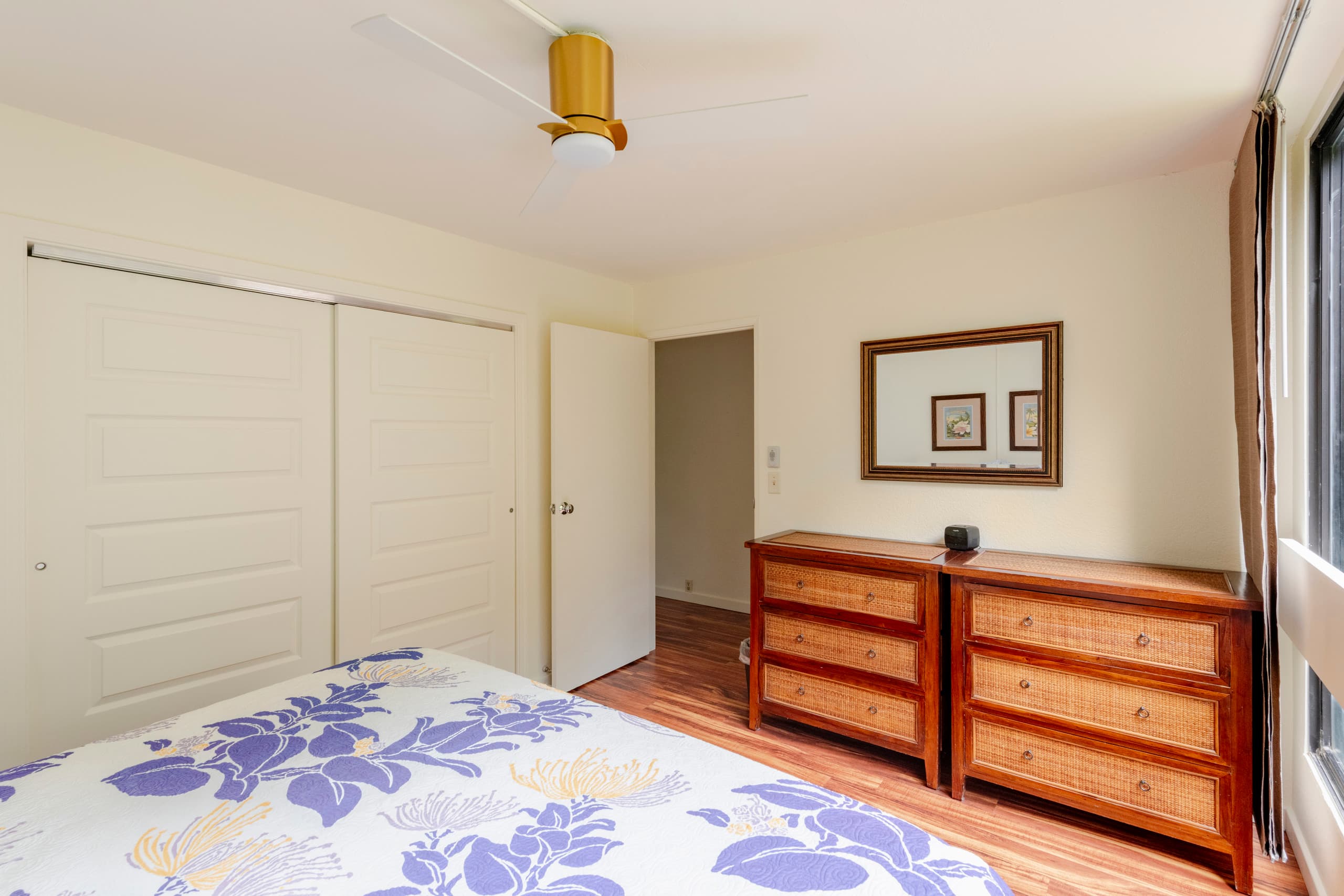 Ideal Location, in Town, Clean and Convenient - Image 12