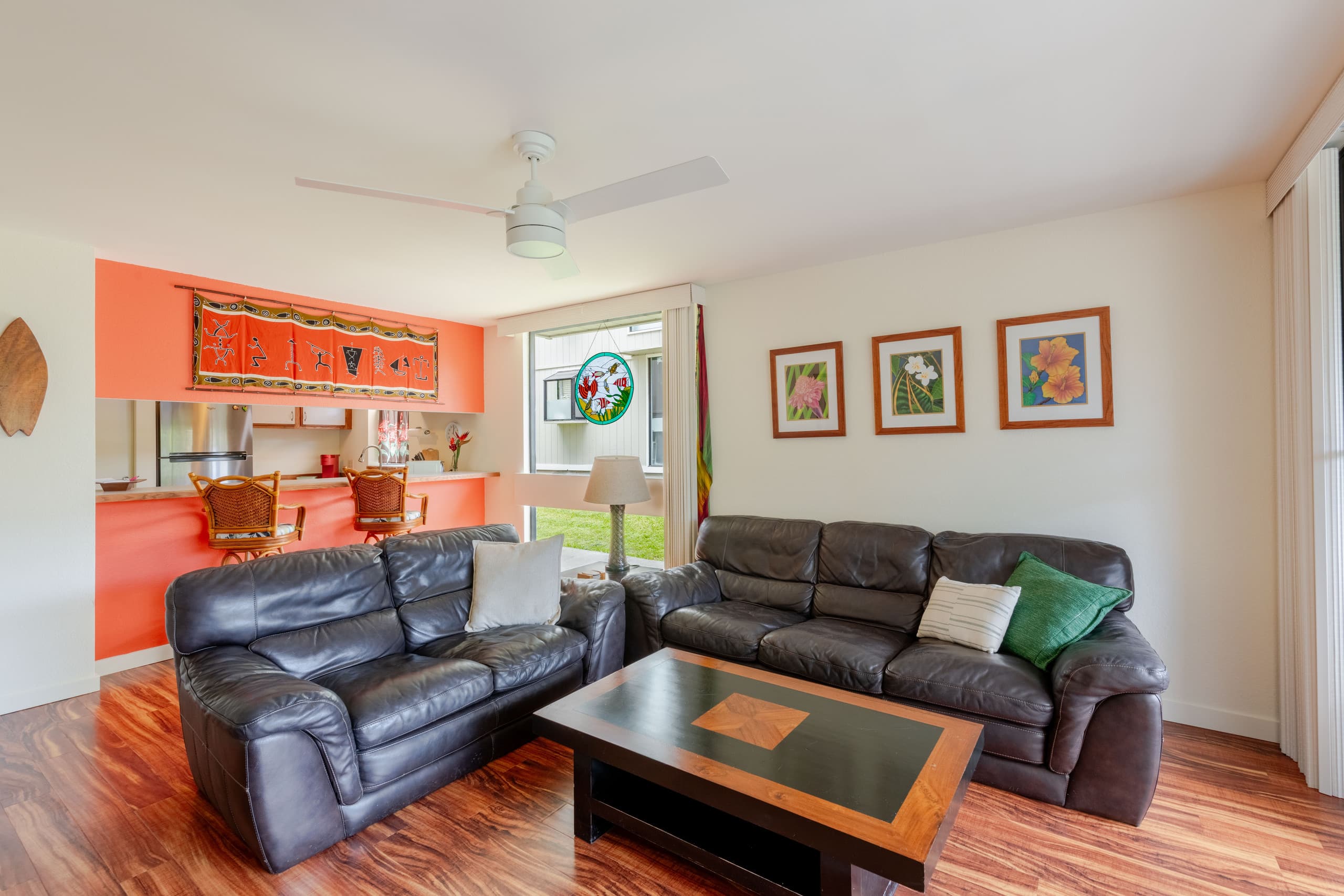 Ideal Location, in Town, Clean and Convenient - Image 5