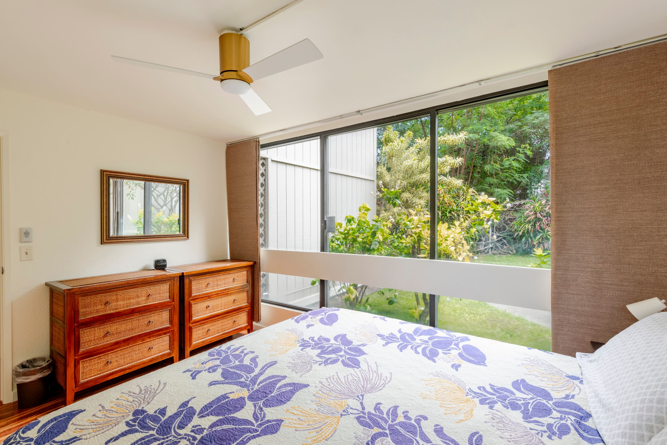 Ideal Location, in Town, Clean and Convenient - Image 13