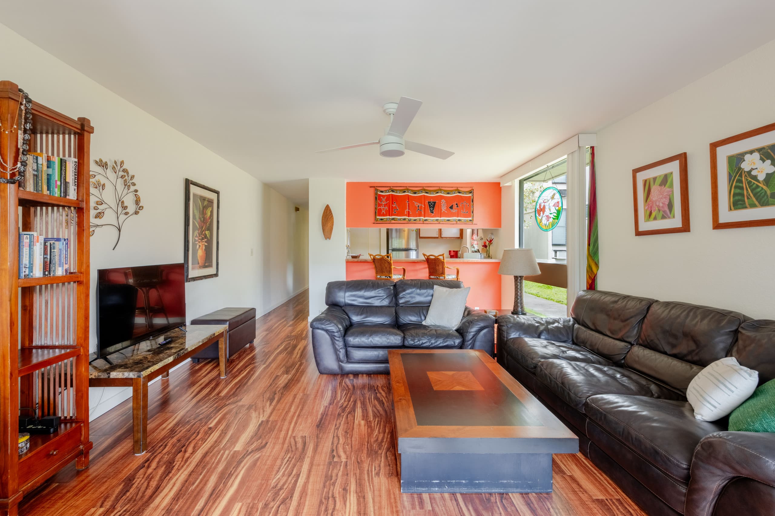 Ideal Location, in Town, Clean and Convenient - Image 4