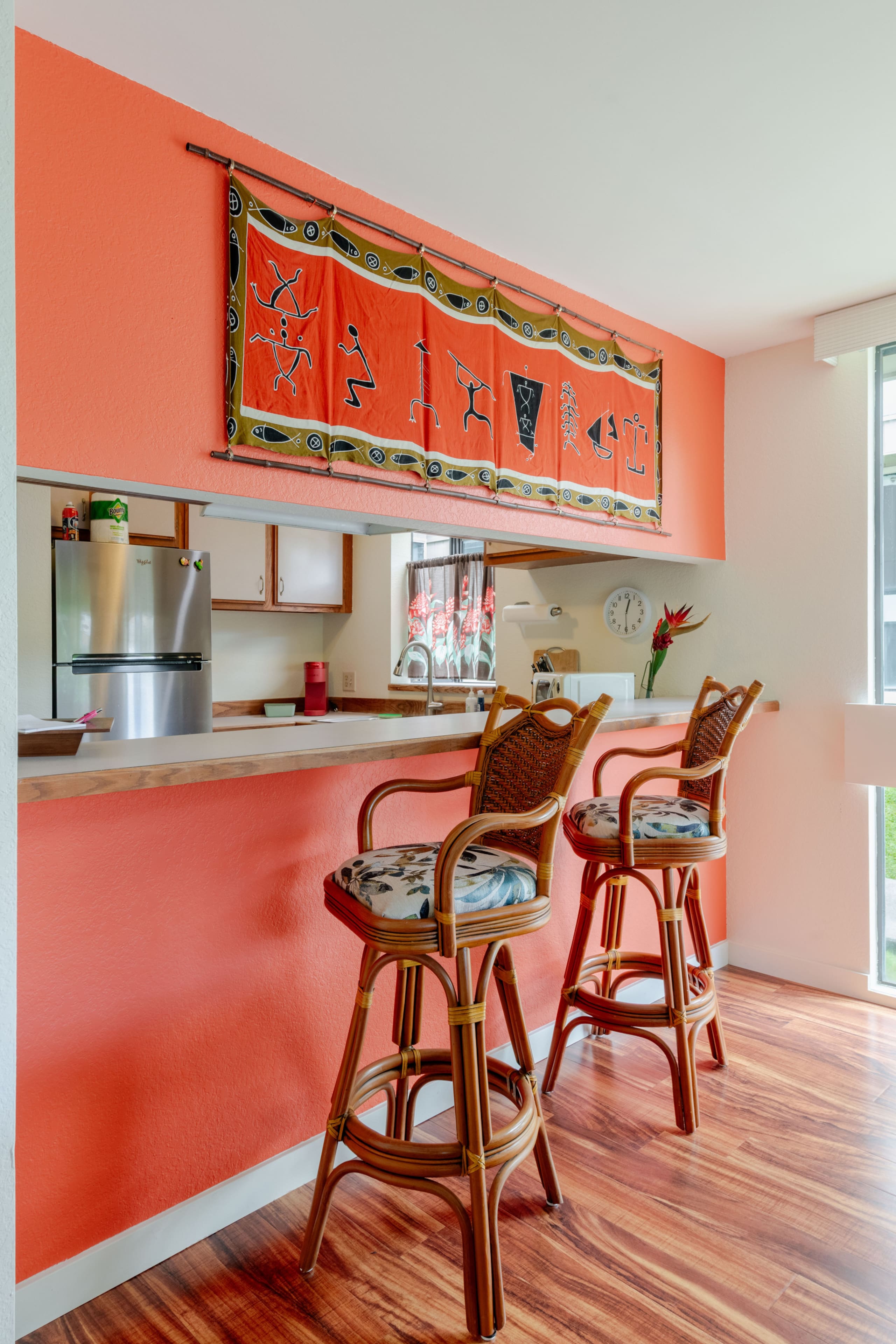 Ideal Location, in Town, Clean and Convenient - Image 24