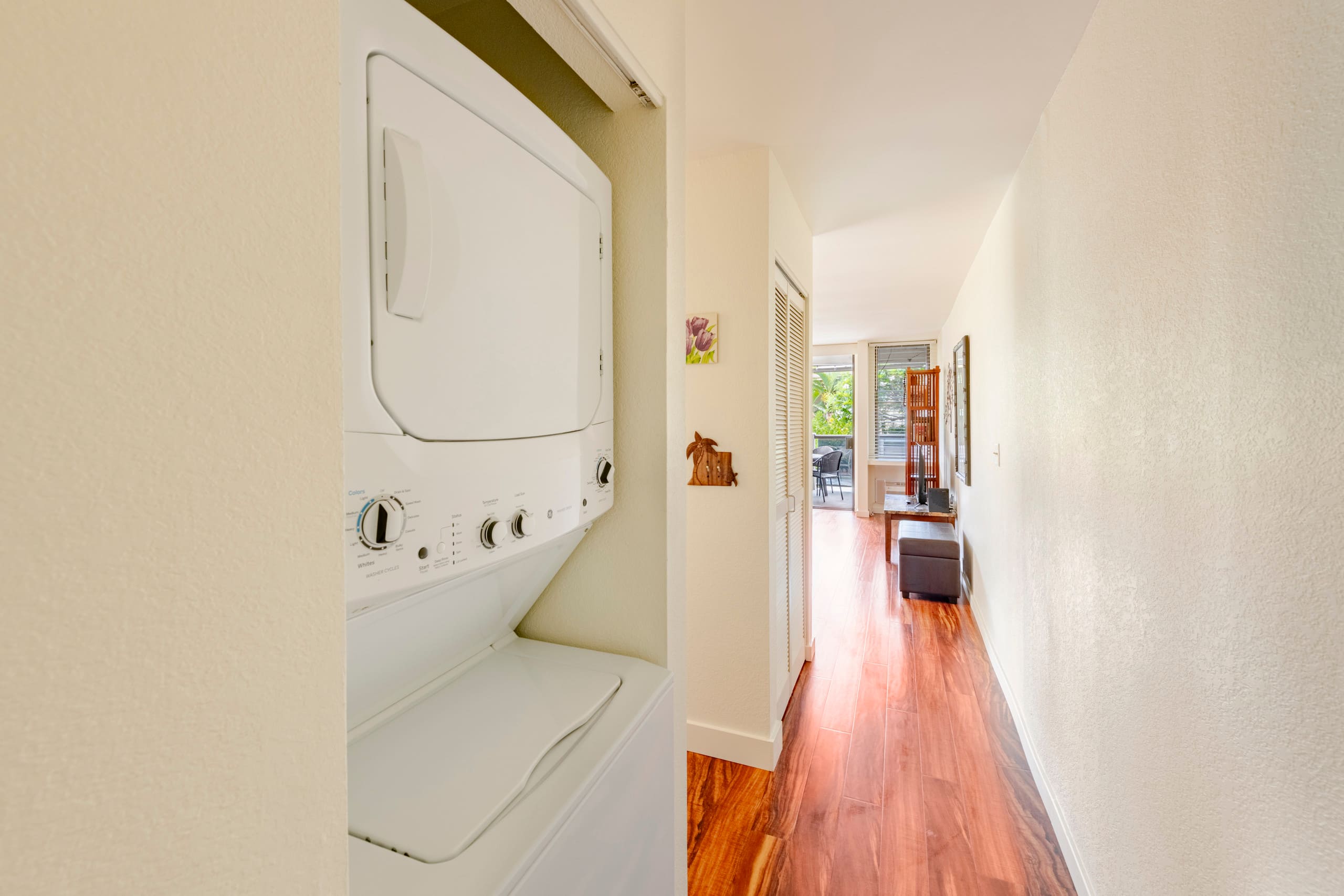 Ideal Location, in Town, Clean and Convenient - Image 20