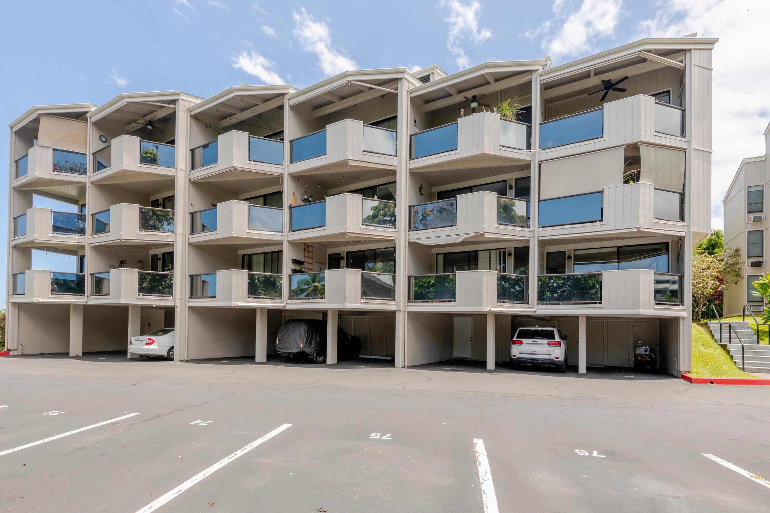 Ideal Location, in Town, Clean and Convenient - Image 22