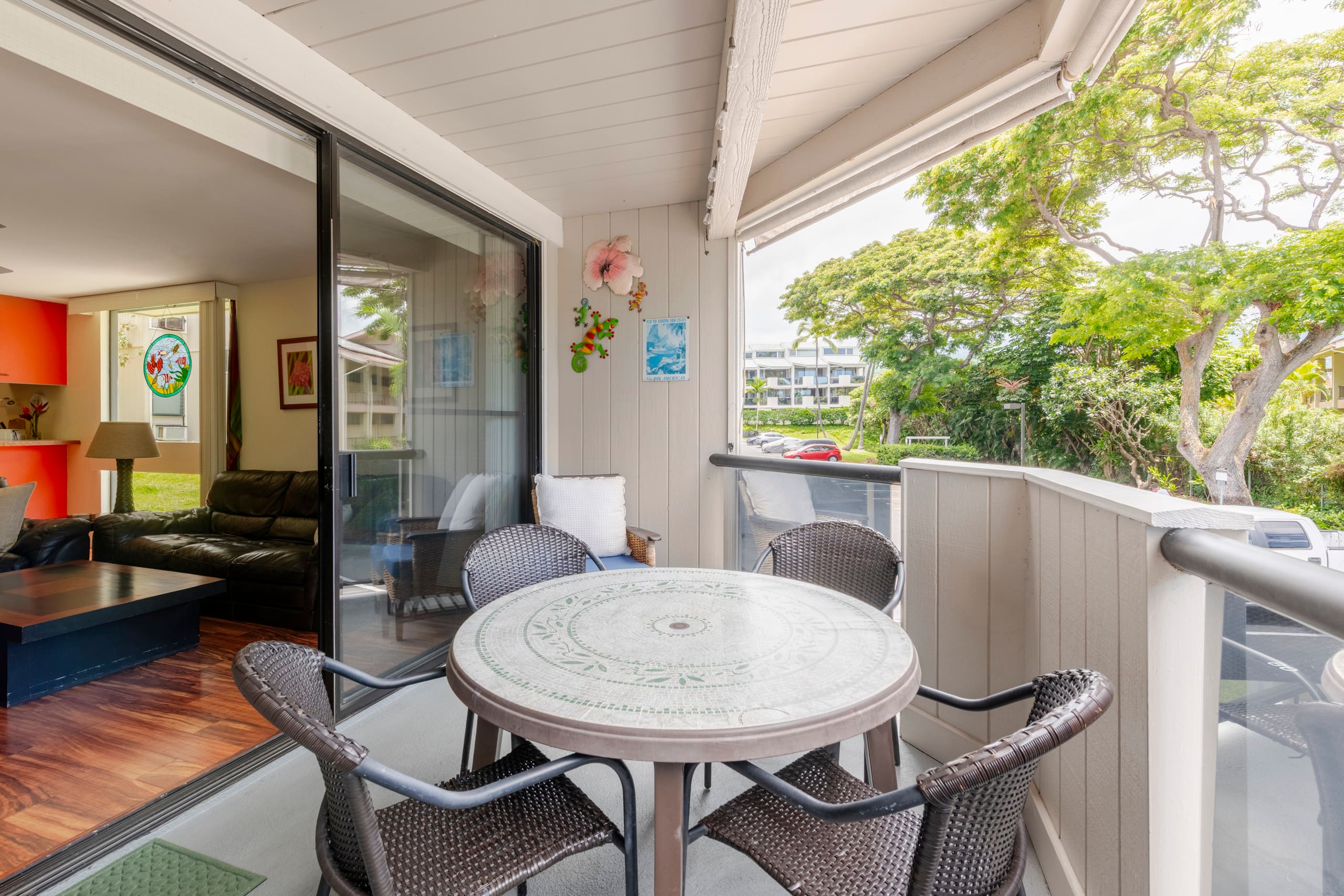 Ideal Location, in Town, Clean and Convenient - Image 18