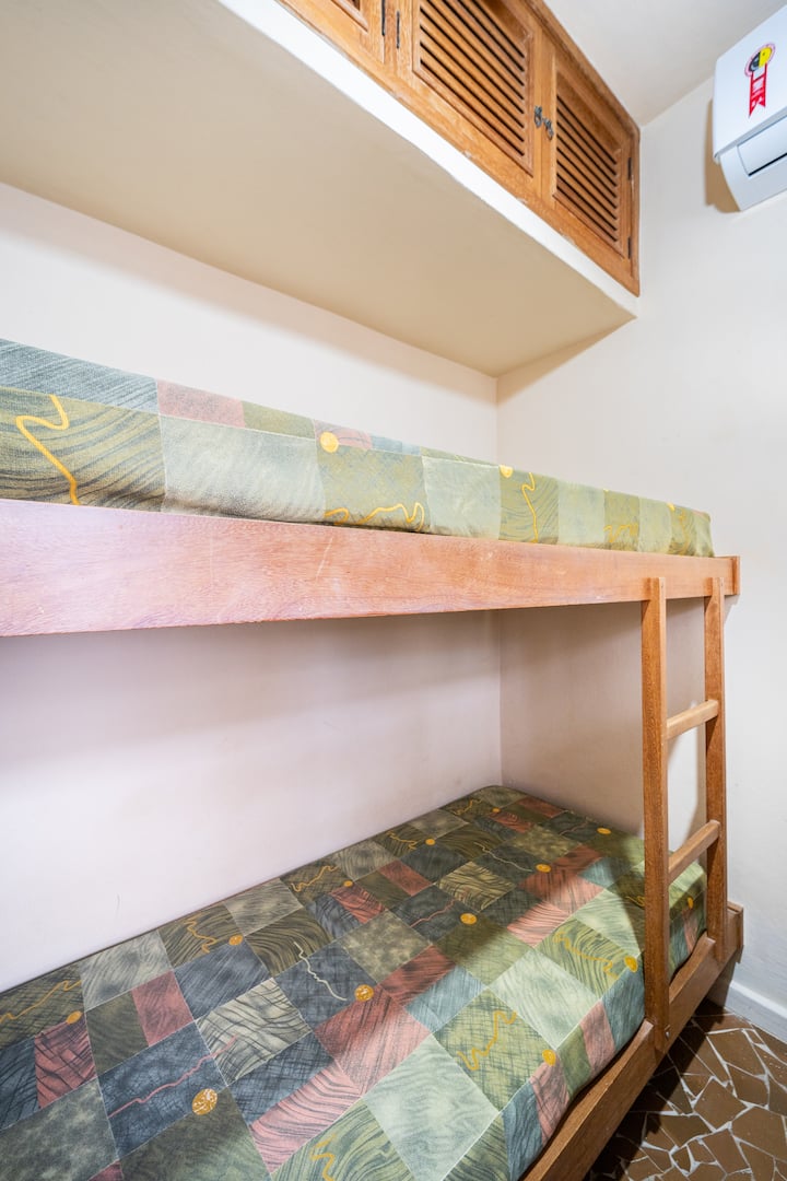 3ª CAMERA DA LETTO CON VENTILATORE A SOFFITTO e ARIA CONDIZIONATA CONDIVISA