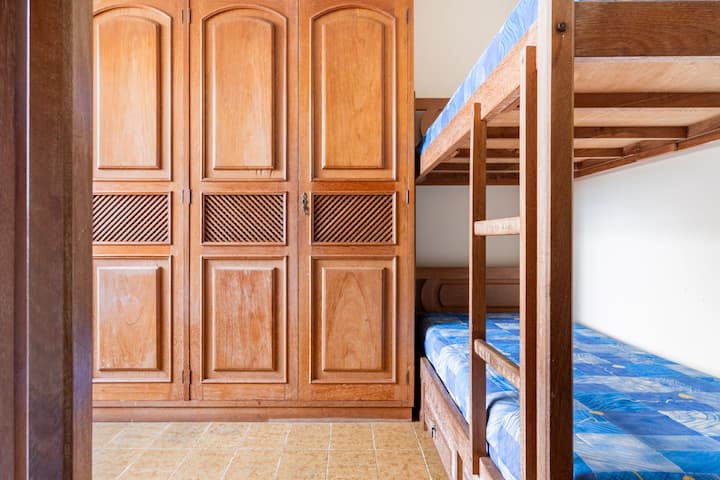 Seconda CAMERA A CASTELLO CON VENTILATORE A SOFFITTO e ARIA CONDIZIONATA CONDIVISA