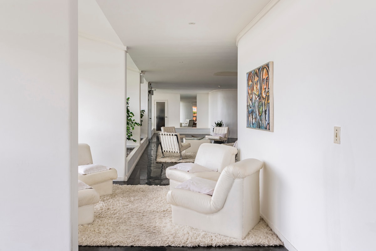 Top Airbnb: Playa Brava oceanfront minimum 5 nights. 4 people in Punta Del Este