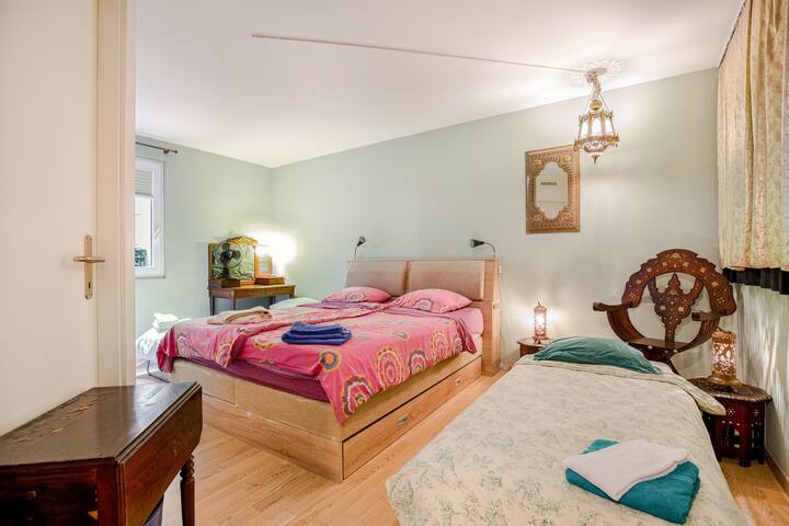 Appartement, piano, billard, jardin. gallery image 3