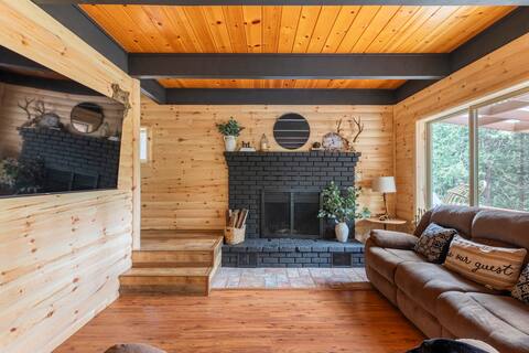 Modern sierra cabin, The G Cabin