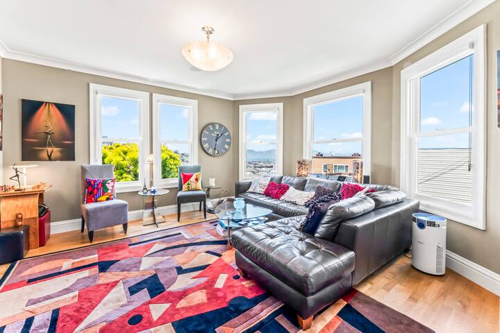 Penthouse apartment with stunning roof deck gallery image 2