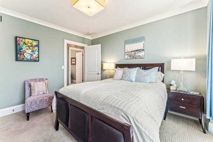 Penthouse apartment with stunning roof deck gallery image 4