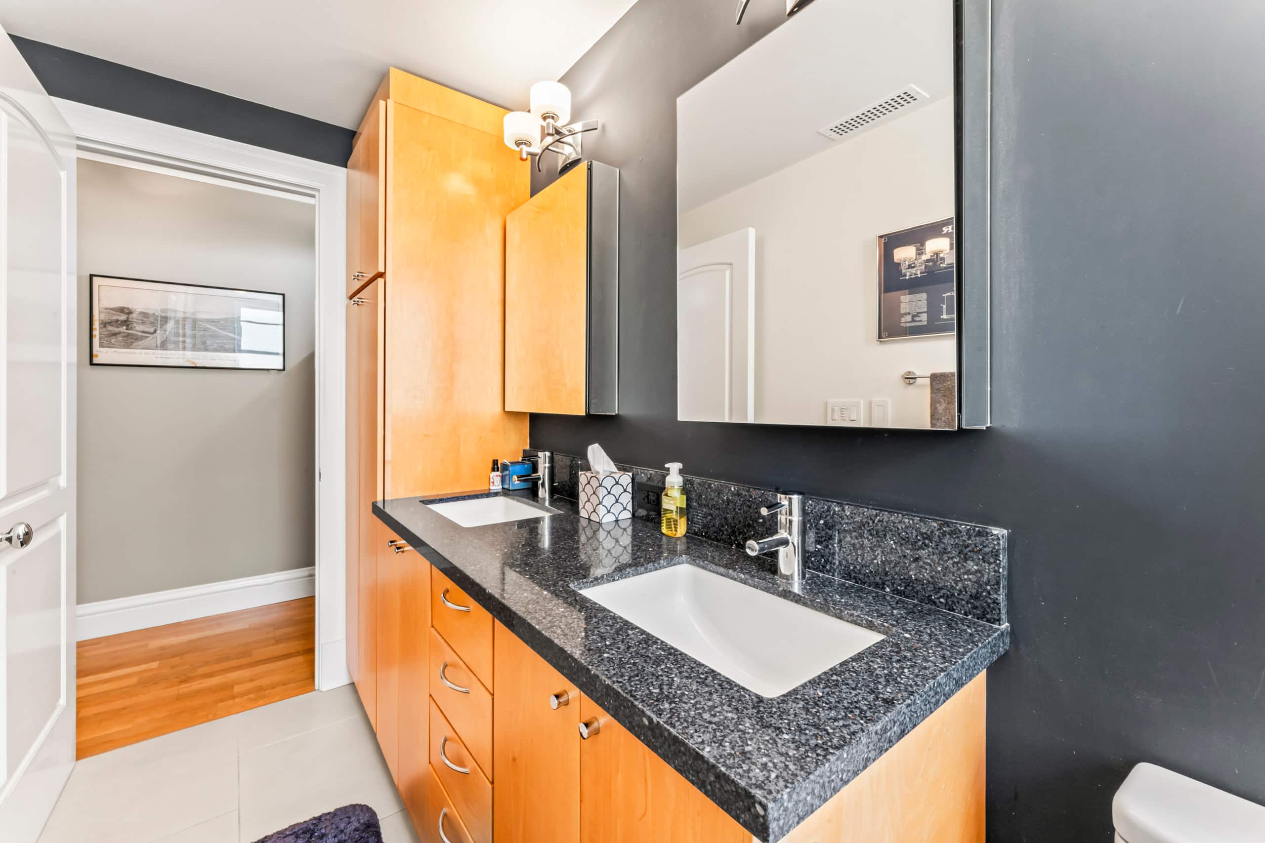 Condo in San Francisco · ★4.99 · 2 bedrooms · 2 beds · 1.5 baths - Image 24