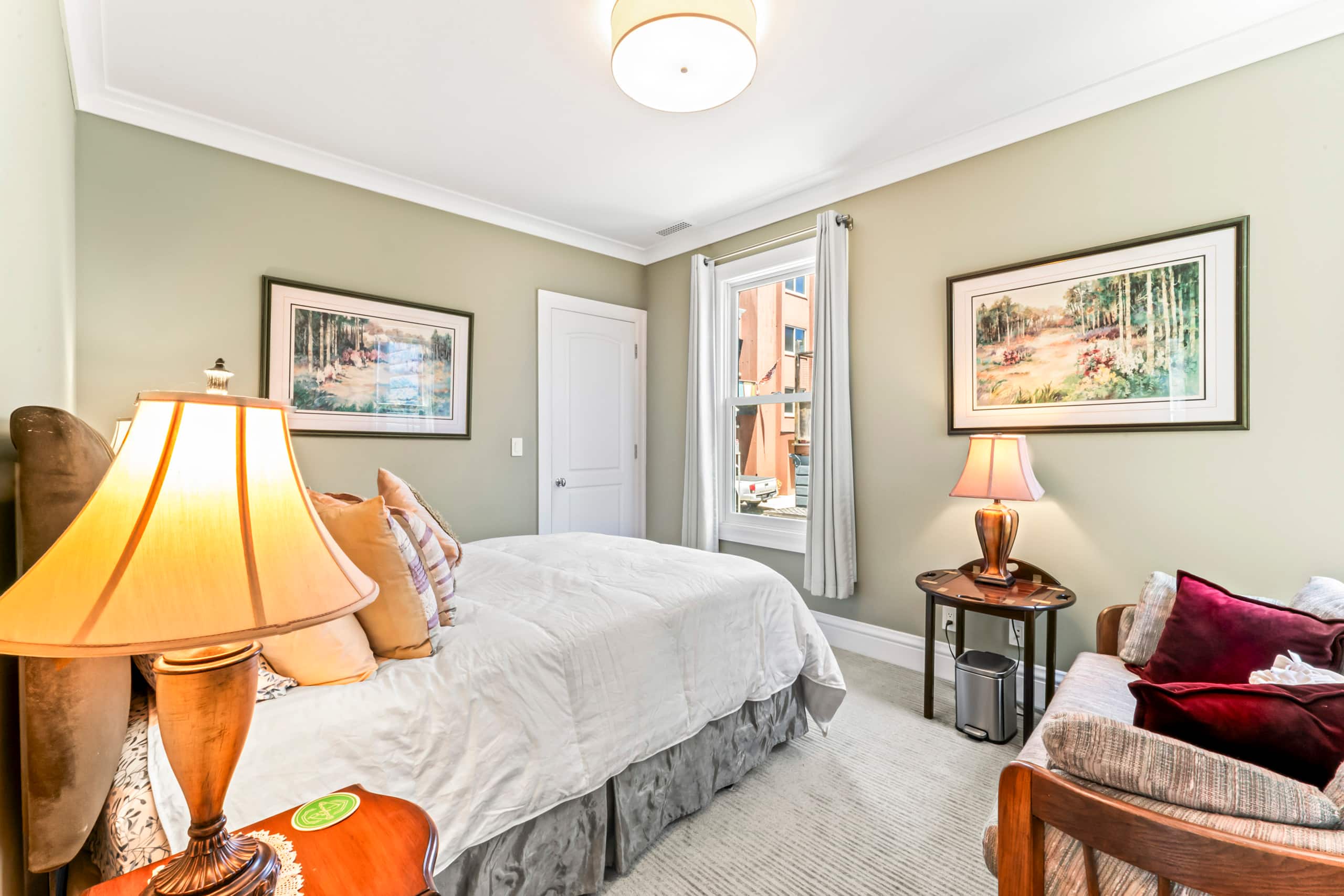 Condo in San Francisco · ★4.99 · 2 bedrooms · 2 beds · 1.5 baths - Image 21
