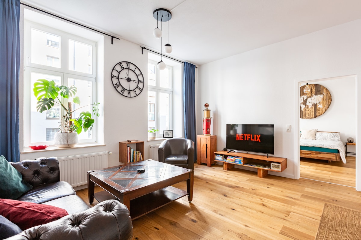 Popular Airbnb listing: 2 bedrooms | Charming & quiet | City proximity 350 m in Zentrum Südost
