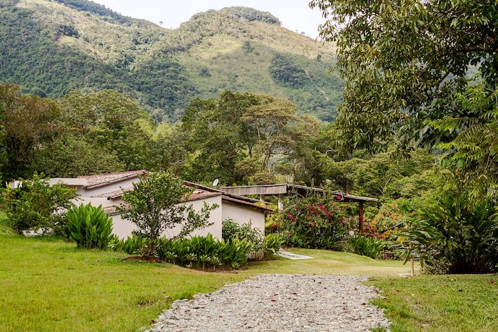 Casa Campestre, Con Vistas Al Río Santo Domingo. - Antioquia