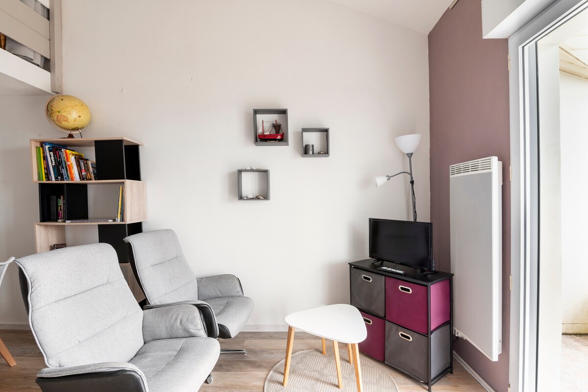 Annonce Airbnb populaire: Oceanfront duplex T2 + mezzanine à Bretignolles Sur Mer