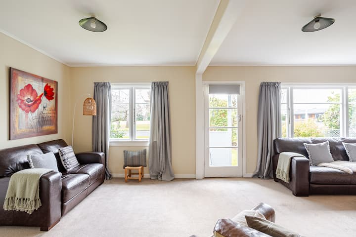 Cottage By The Park - Te Anau