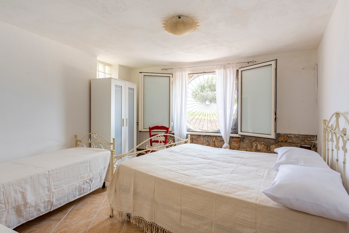 Dhomë gjumi me krevat dopio dhe krevat tek