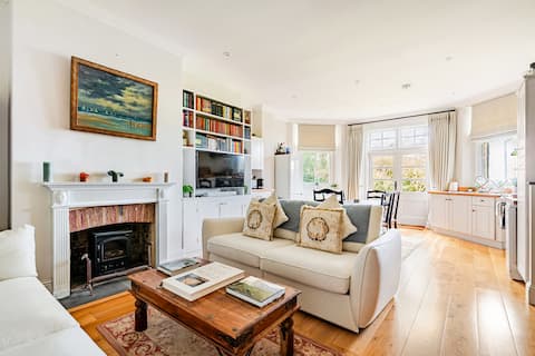 Top performing Airbnb: Beautiful two bed flat minutes from the beach in Brancaster