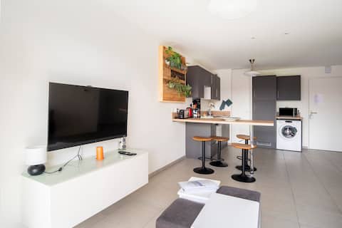 Successful Airbnb property: Apartment with balcony in Saint-Valéry-sur-Somme, private parking, 3* in Saint Valery Sur Somme
